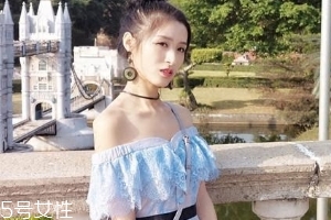一字肩衣服怎么搭配？時(shí)髦精的高端裸露