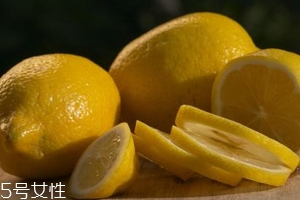 檸檬精油能美白嗎？強(qiáng)效對(duì)抗黑色素