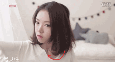 短發(fā)發(fā)尾外翻的發(fā)型怎么弄？誰弄誰美