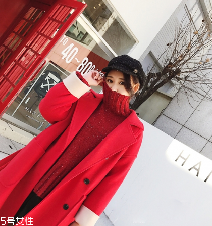 大紅色毛衣配什么顏色好看？色彩搭配很重要