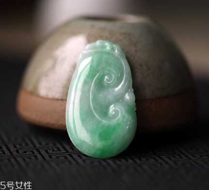 翡翠a貨是什么意思？千萬別誤解了