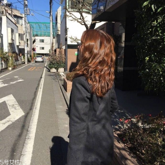 2018秋冬女生長發(fā)發(fā)型推薦 試試換一個(gè)發(fā)型