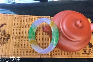 翡翠手鐲怎么看水頭？行家教你這樣挑