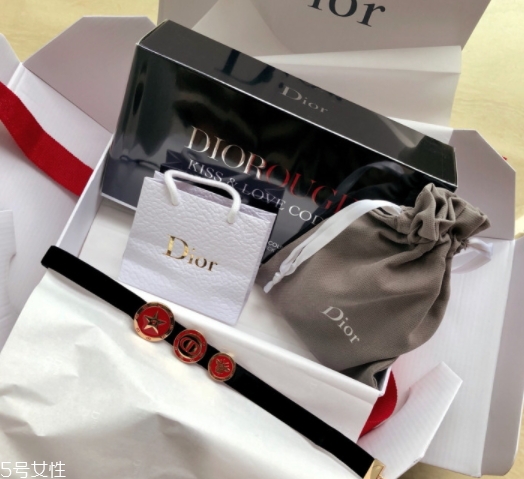迪奧2018情人節(jié)限量多少錢？love kiss情人節(jié)口紅試色