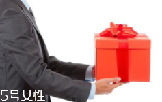 給領(lǐng)導(dǎo)送禮怎么說合適？真誠(chéng)并且要注意分寸