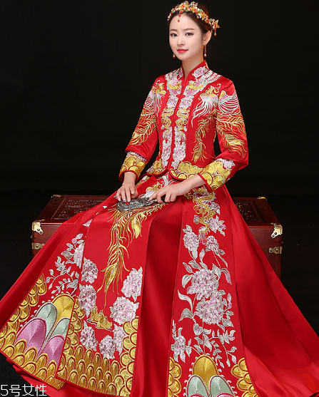 中式秀禾服和西式婚紗哪個(gè)好看？打造完美新娘