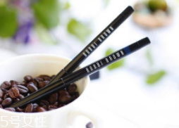 什么唇釉不脫妝？MAC防脫唇釉才是王道