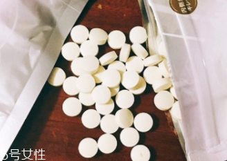臉上有斑點(diǎn)怎么去除？食療/精華/面膜三管齊下