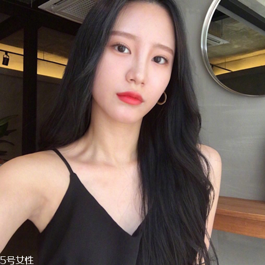 發(fā)量多女生適合什么發(fā)型？形象百變的你