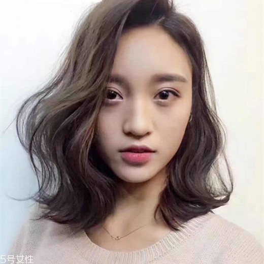 齊肩發(fā)怎么燙好看？女生發(fā)型設(shè)計(jì)與臉形搭配