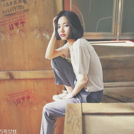 2018秋冬女生長發(fā)發(fā)型推薦 試試換一個(gè)發(fā)型