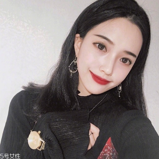 齊肩發(fā)怎么燙好看？女生發(fā)型設(shè)計與臉形搭配