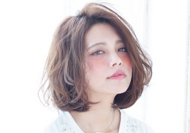 齊肩發(fā)怎么燙好看？女生發(fā)型設(shè)計與臉形搭配