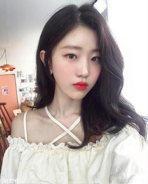 發(fā)量多女生適合什么發(fā)型？形象百變的你