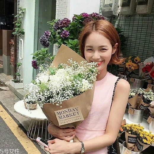 齊肩發(fā)怎么燙好看？女生發(fā)型設(shè)計與臉形搭配