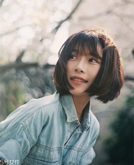 2018秋冬女生長發(fā)發(fā)型推薦 試試換一個(gè)發(fā)型