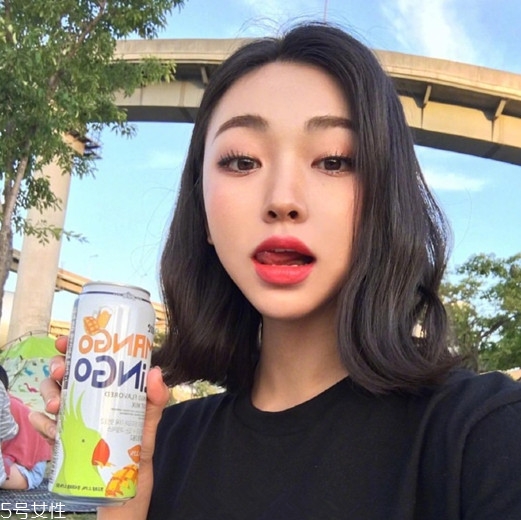 齊肩發(fā)怎么燙好看？女生發(fā)型設(shè)計與臉形搭配