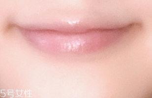 唇彩怎么涂？按照步驟涂抹