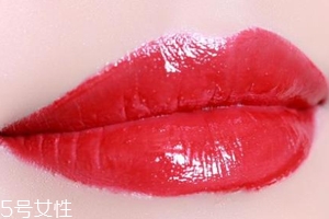 怎么涂口紅不顯唇紋？關鍵是做好打底