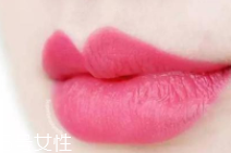 怎么涂口紅不顯唇紋？關鍵是做好打底