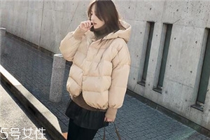 短款羽絨服怎么搭配？小個子女生的顯高利器