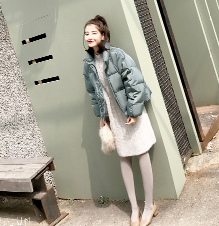短款羽絨服怎么搭配？小個子女生的顯高利器