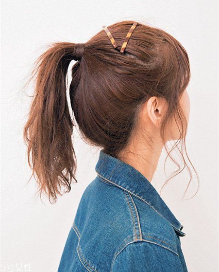 冬天系圍巾怎么扎頭發(fā)？適合搭配羽絨服的發(fā)型