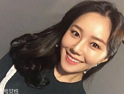 凌亂小卷中長發(fā)怎么弄好看？超美的凌亂小卷中長發(fā)