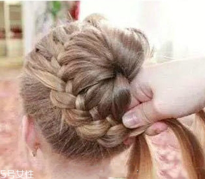 小女孩扎什么頭發(fā)好看？小公主發(fā)型大全