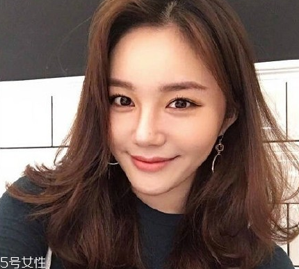 凌亂小卷中長發(fā)怎么弄好看？超美的凌亂小卷中長發(fā)