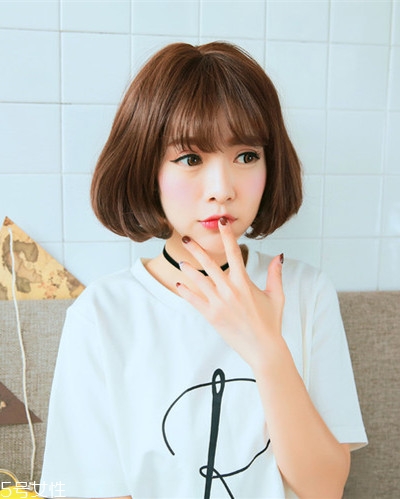 小個(gè)子女生適合什么發(fā)型？蓬松隨意效果