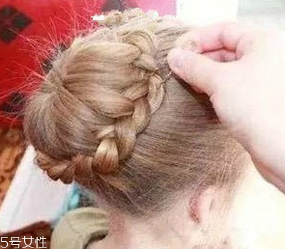 小女孩扎什么頭發(fā)好看？小公主發(fā)型大全