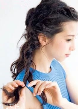 女生冬天長發(fā)怎么編好看？長發(fā)妹紙才懂得的痛