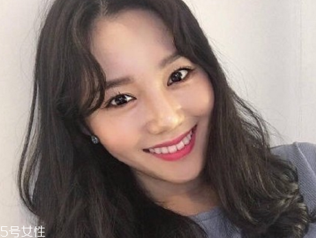 凌亂小卷中長發(fā)怎么弄好看？超美的凌亂小卷中長發(fā)