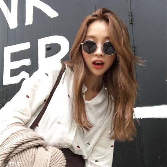 凌亂小卷中長發(fā)怎么弄好看？超美的凌亂小卷中長發(fā)