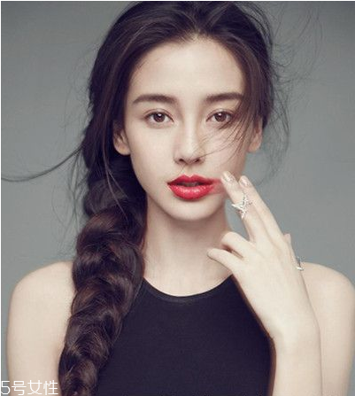 女生冬天長發(fā)怎么編好看？長發(fā)妹紙才懂得的痛