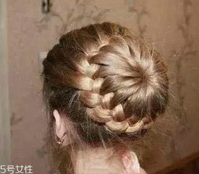 小女孩扎什么頭發(fā)好看？小公主發(fā)型大全