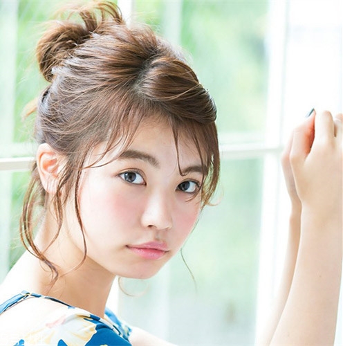 圓臉妹子怎么扎丸子頭好看？根據(jù)臉型選發(fā)型
