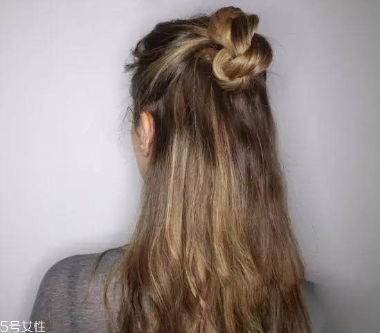 女生冬天長發(fā)怎么編好看？長發(fā)妹紙才懂得的痛