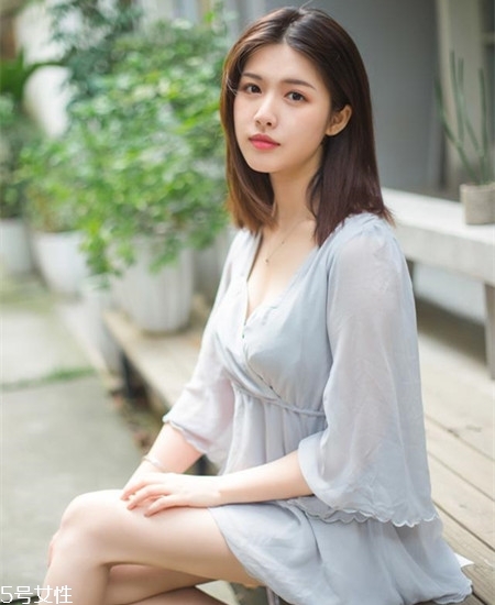 齊肩直發(fā)染什么顏色好看？簡(jiǎn)單好看的齊肩發(fā)扎法
