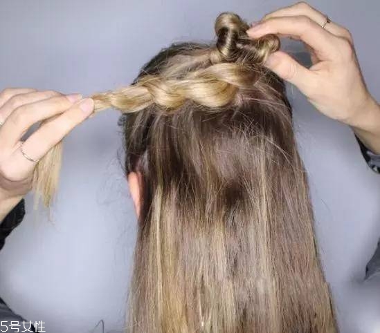 女生冬天長發(fā)怎么編好看？長發(fā)妹紙才懂得的痛