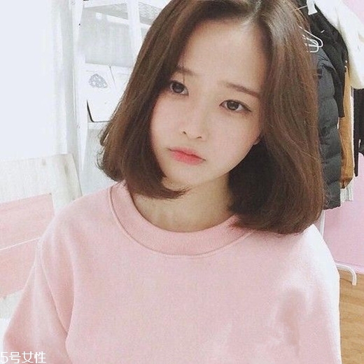 2018冬天流行什么發(fā)色？簡單漂亮的披肩發(fā)