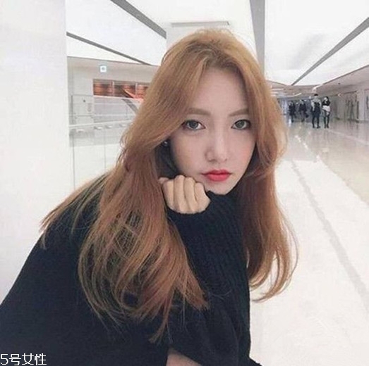 2018冬天流行什么發(fā)色？簡單漂亮的披肩發(fā)