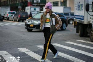 校服褲搭配什么鞋子？不同鞋子不同風格
