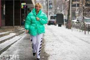 校服褲配什么上衣？舒適時尚兩不誤