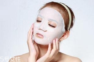 敷完面膜不能化妝嗎？立即化妝傷害大