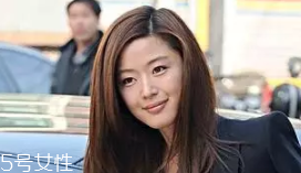 臥蠶和眼袋的區(qū)別是什么？臥蠶是肌肉眼袋是肥肉