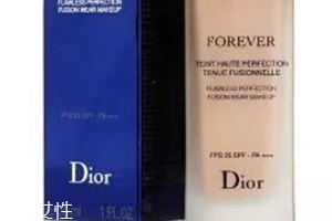 雅詩蘭黛和dior迪奧粉底液哪個(gè)好？