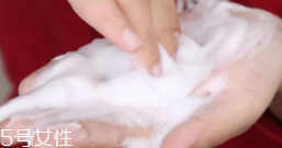 泡沫洗面奶可以帶上飛機(jī)嗎？可以帶上飛機(jī)但有容積限制
