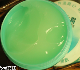 冬季臉部干燥如何補(bǔ)水？超便宜國(guó)貨補(bǔ)水神器